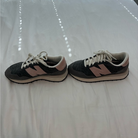 New Balance Shoes - Picture 3 of 4